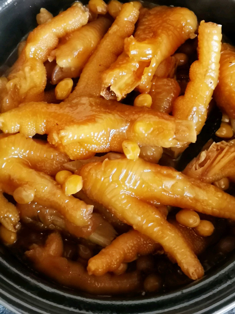 红烧凤爪焖黄豆的做法