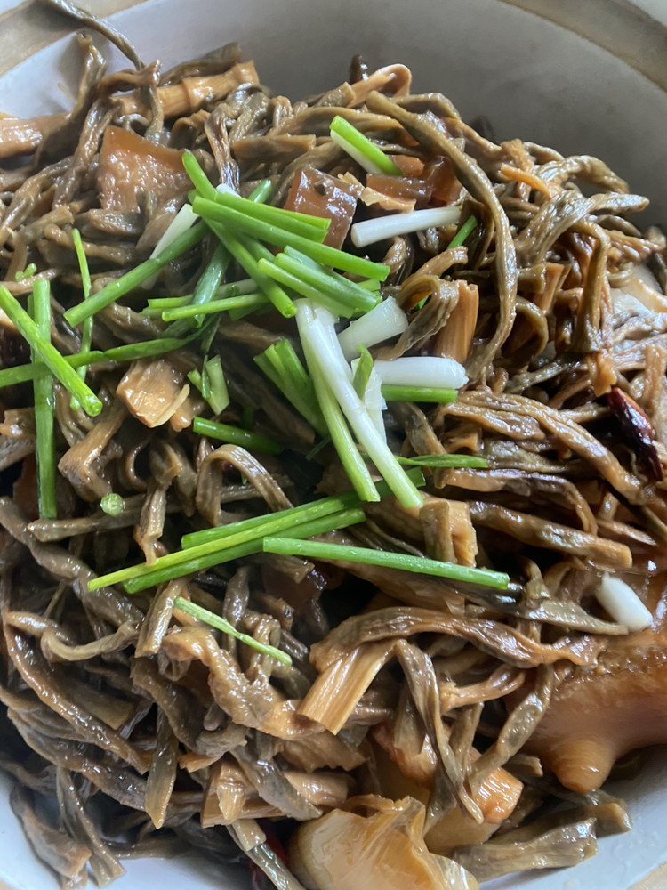 红烧肉焖干缸豆、好吃又下饭的做法