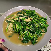 菠菜炒菌菇的做法图解5