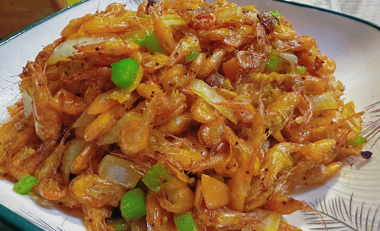 油爆小河虾的做法