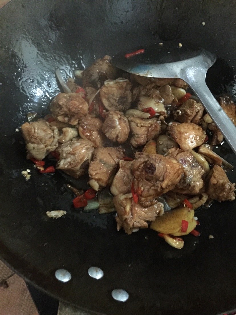 香辣鸡腿肉的做法图解4