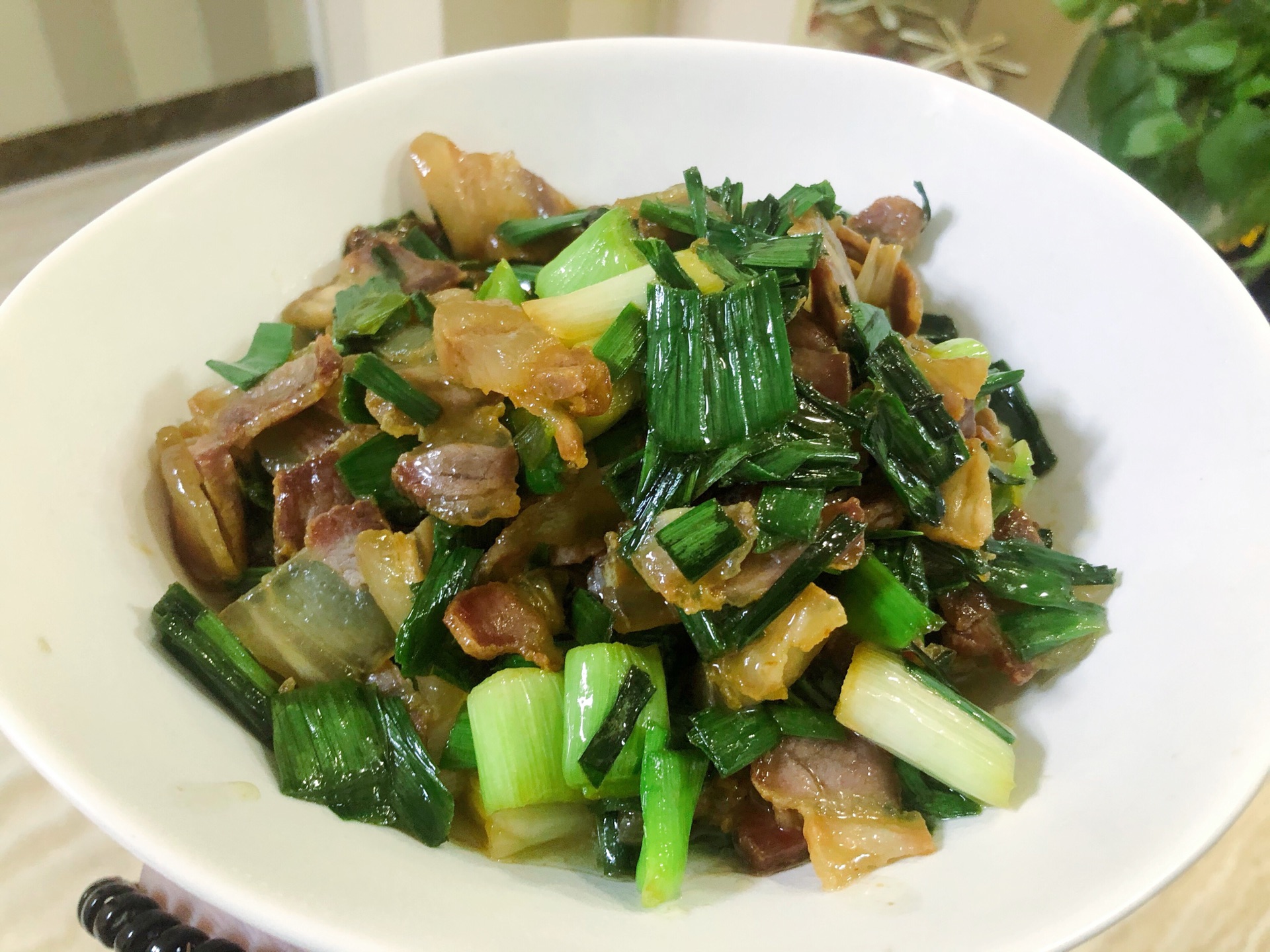 Stir fried bacon with garlic