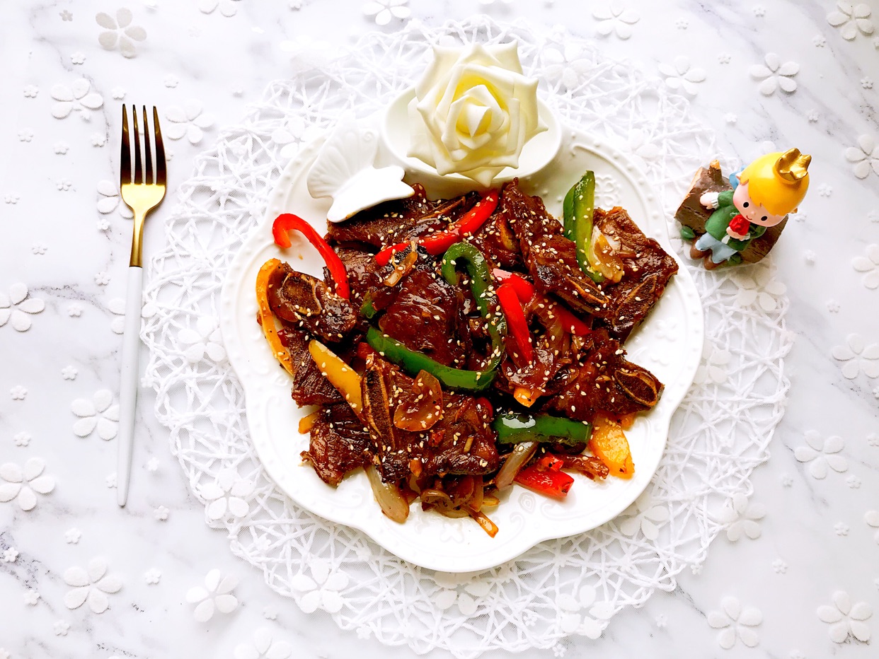 Beef ribs with black pepper