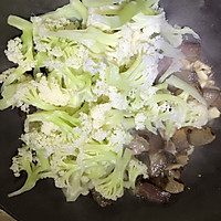 腊肉炒菜花的做法图解7