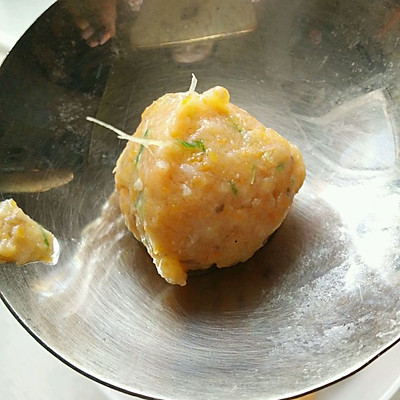 超简单宝宝爱吃的胡萝卜香菇龙俐鱼丸