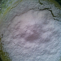 抹茶草莓小四卷--不开裂的蛋糕卷#甜蜜厨神#的做法图解5