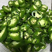 腌辣椒圈的做法图解1