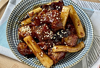 山楂酸甜年糕炖排骨的做法