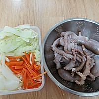 韩式鱿鱼炒蔬菜的做法图解1