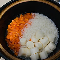 山药红萝卜瘦肉粥的做法图解1