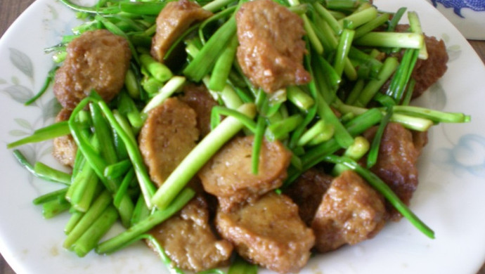 蒜苗溜圆子