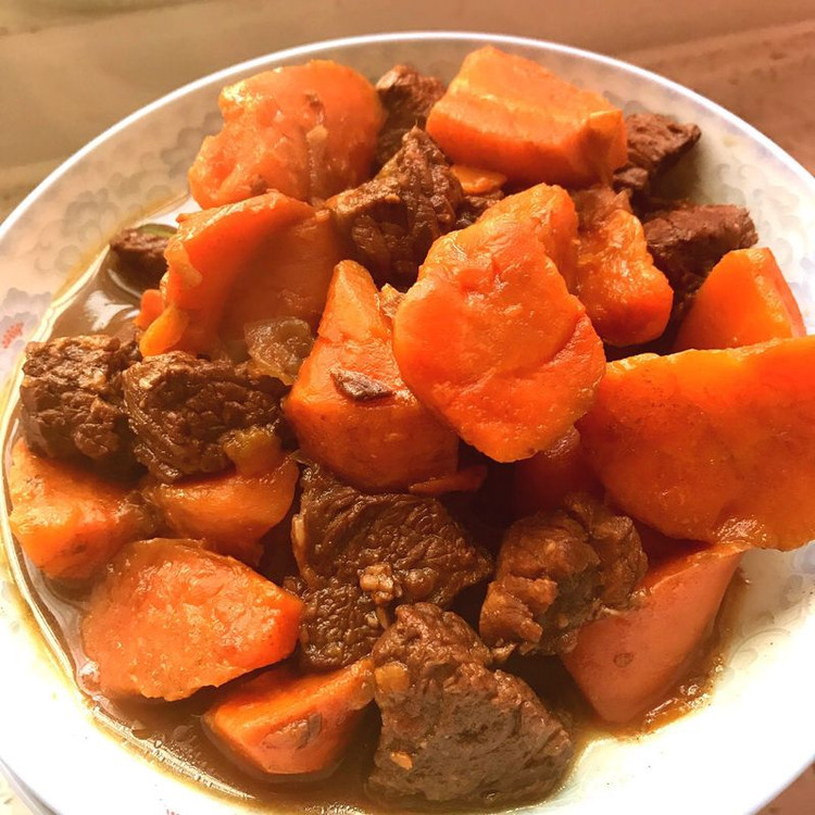 胡萝卜煨牛肉的做法