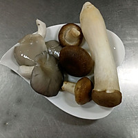 美味菌菇汤的做法图解1