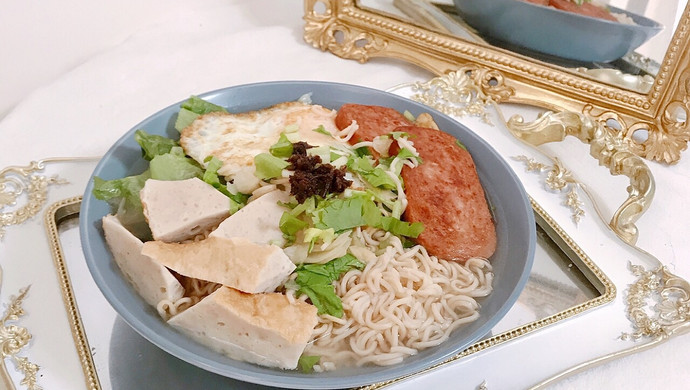 小两口｜餐蛋汤面