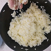 米饭会跳舞“虾尾蛋炒饭”的做法图解2