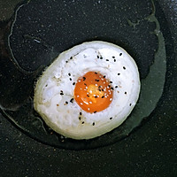 #白色情人节限定美味#洋葱圈煎蛋的做法图解10