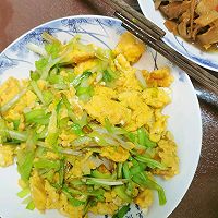 韭黄炒蛋的做法图解1