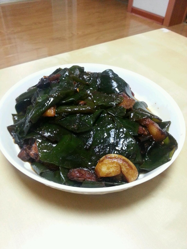 Fried kelp with minced pork