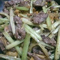 泡椒牛肉炒芹菜的做法图解5