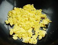 蚕豆炒鸡蛋  的做法图解1