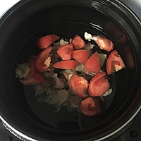 番茄牛肉粉丝汤的做法图解2