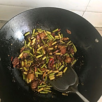 #百变鲜锋料理#蒜薹炒腊肉，咸香味浓的做法图解9