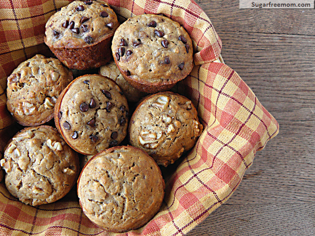 LOW FAT BANANA BREAD MUFFINS