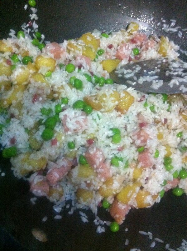 [懒人必学美味]电饭煲搞定的懒人火腿豆焖饭