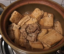 五花肉焖豆腐的做法