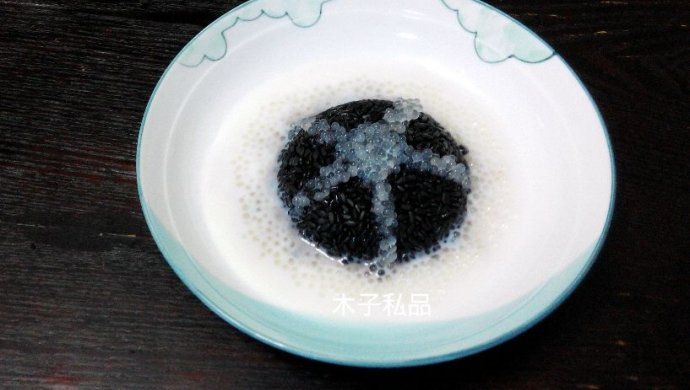 黑白配（西米露盖浇黑米饭）