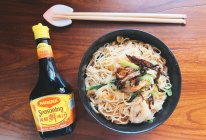#滴滴鲜香 味道美极#虾滑葱油拌面的做法