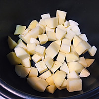 焖土豆饭的做法图解1