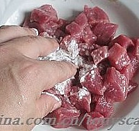 泡菜牛肉粒炒饭的做法图解2