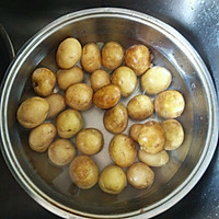 东北酱焖小土豆（热凉两吃）的做法图解1