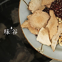 双豆土茯苓猪骨汤的做法图解4