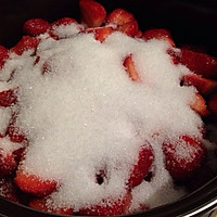 果色生香之草莓酱的做法图解2