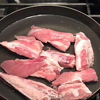 #一人一道拿手菜#夏日消暑汤水-红萝卜土豆玉米排骨汤的做法图解3