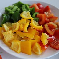 炒黑虎虾三色椒的做法图解3