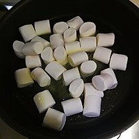 奶香蔓越莓牛轧糖的做法图解3