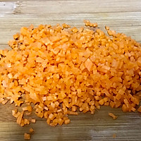 鸡蛋红萝卜煎米饭的做法图解1