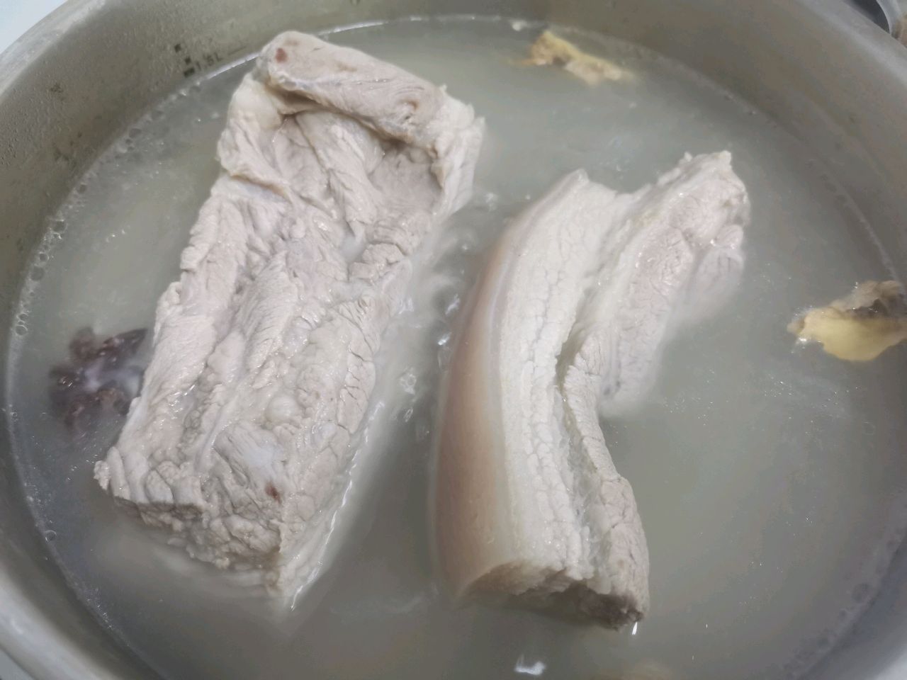 酸菜汆白肉东北-图库-五毛网