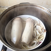 夏日凉菜—凉拌手撕鸡腿菇的做法图解1
