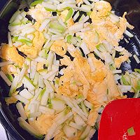 #食在幸福年 总有新花样#三分钟开吃！有菜有蛋的炒饭的做法图解3