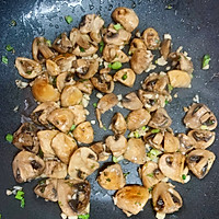 炒蘑菇的做法图解7