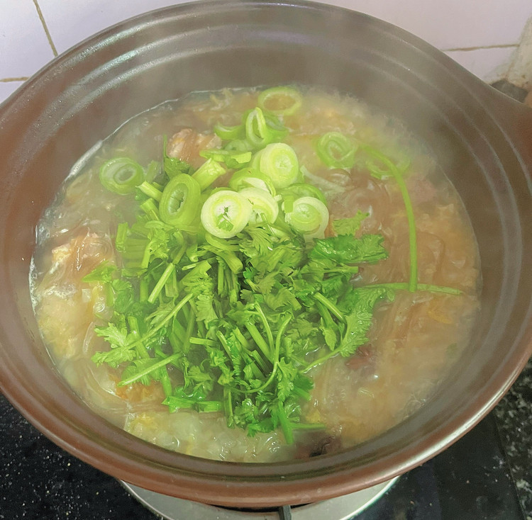 简易快速版砂锅酸菜粉条炖大骨的做法