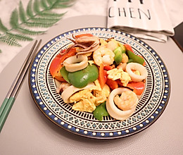 彩椒海鲜炒鸡蛋的做法