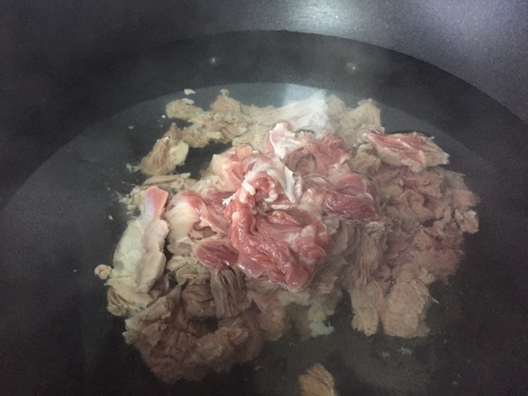 牛肉汤的做法图解1