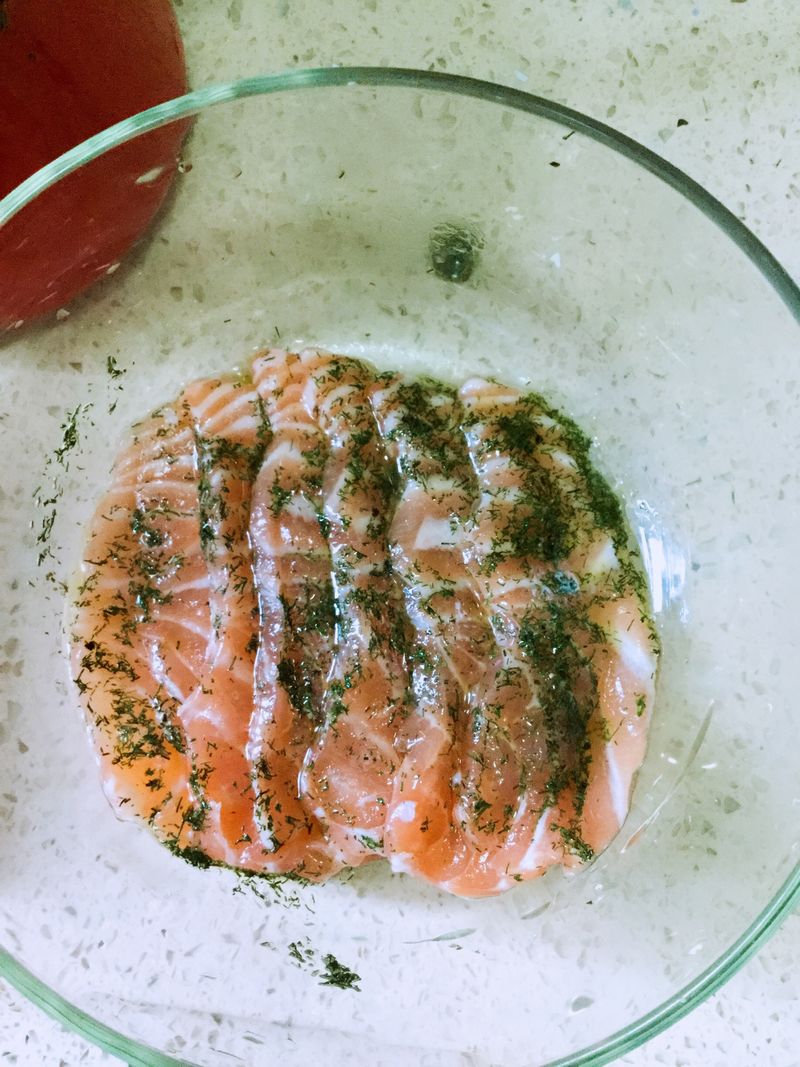 Marinated salmon with dill