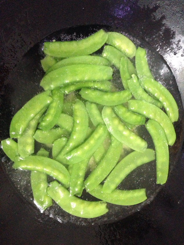荷兰豆山药炒腊肠的做法图解3