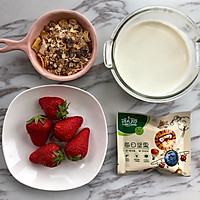 草莓果昔坚果酸奶杯#爽口凉菜，开胃一夏！#的做法图解1